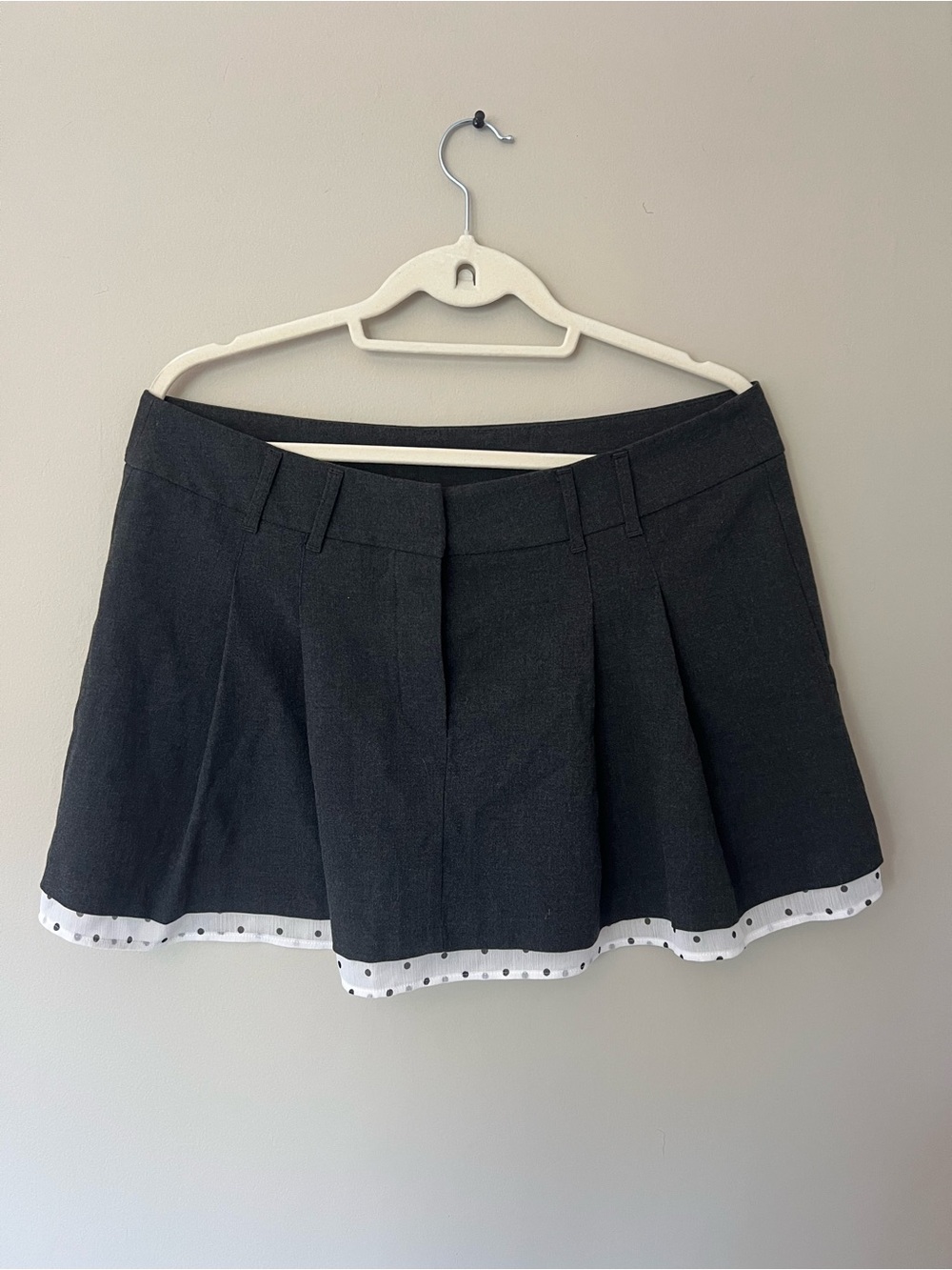 Women’s Grey Pleated Mini Skirt with Polka Dot Trim